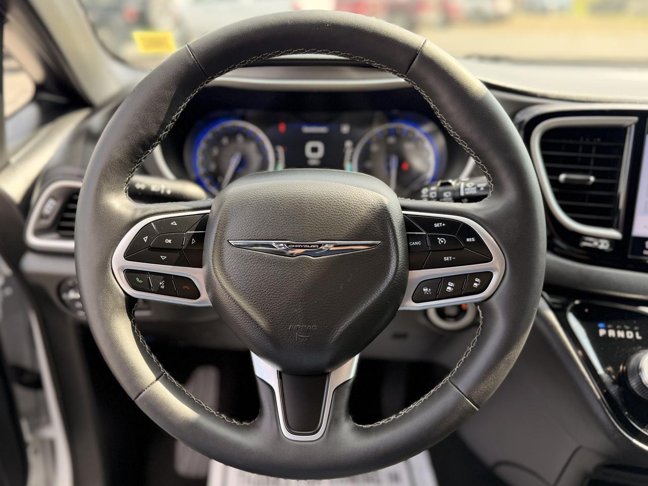 Chrysler Pacifica Select 2026