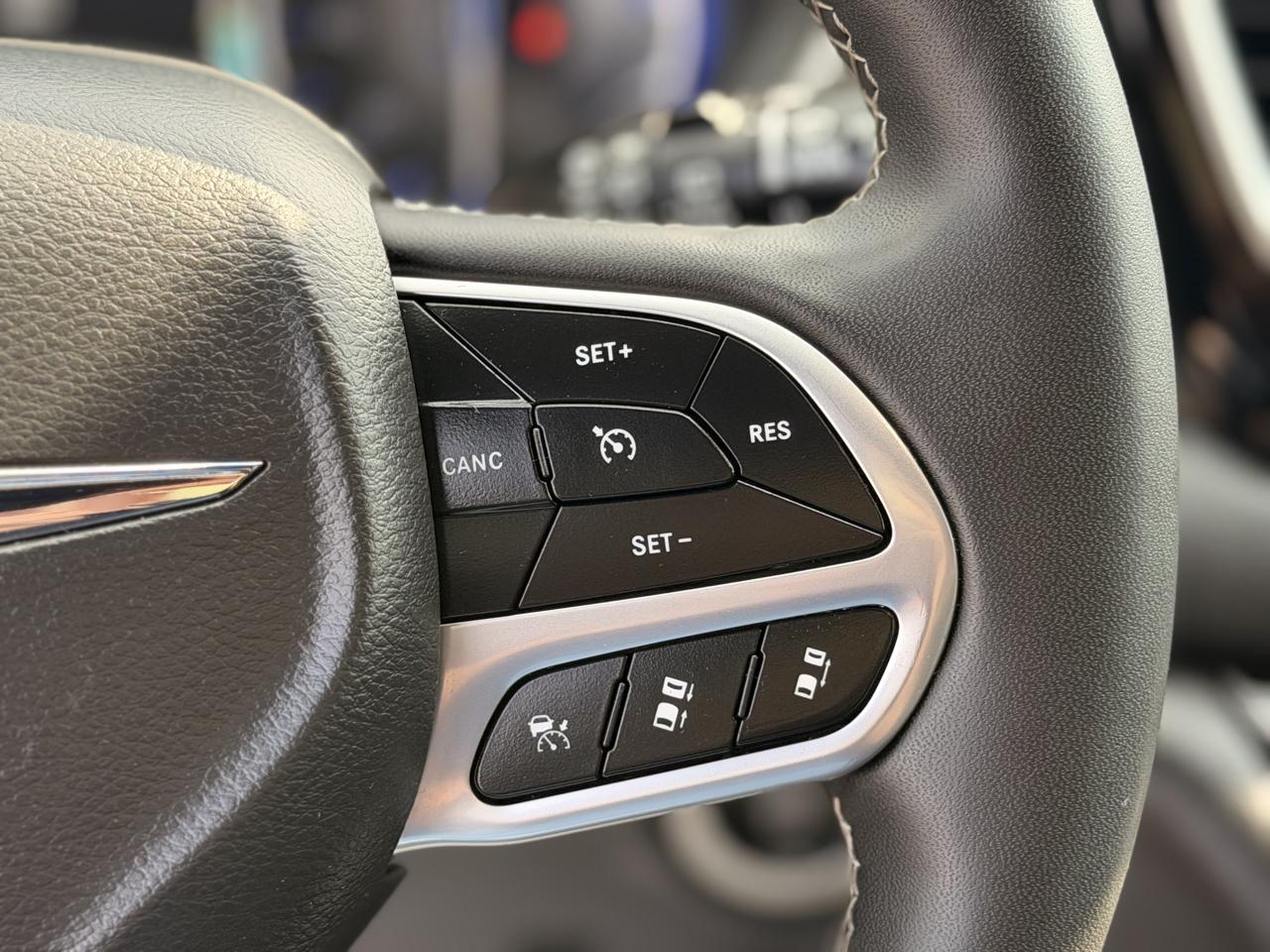 Chrysler Pacifica Select 2026