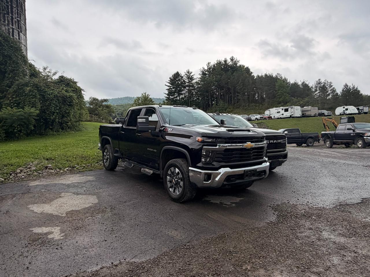 2024 Chevrolet Silverado 3500HD LT Crew Cab 4WD