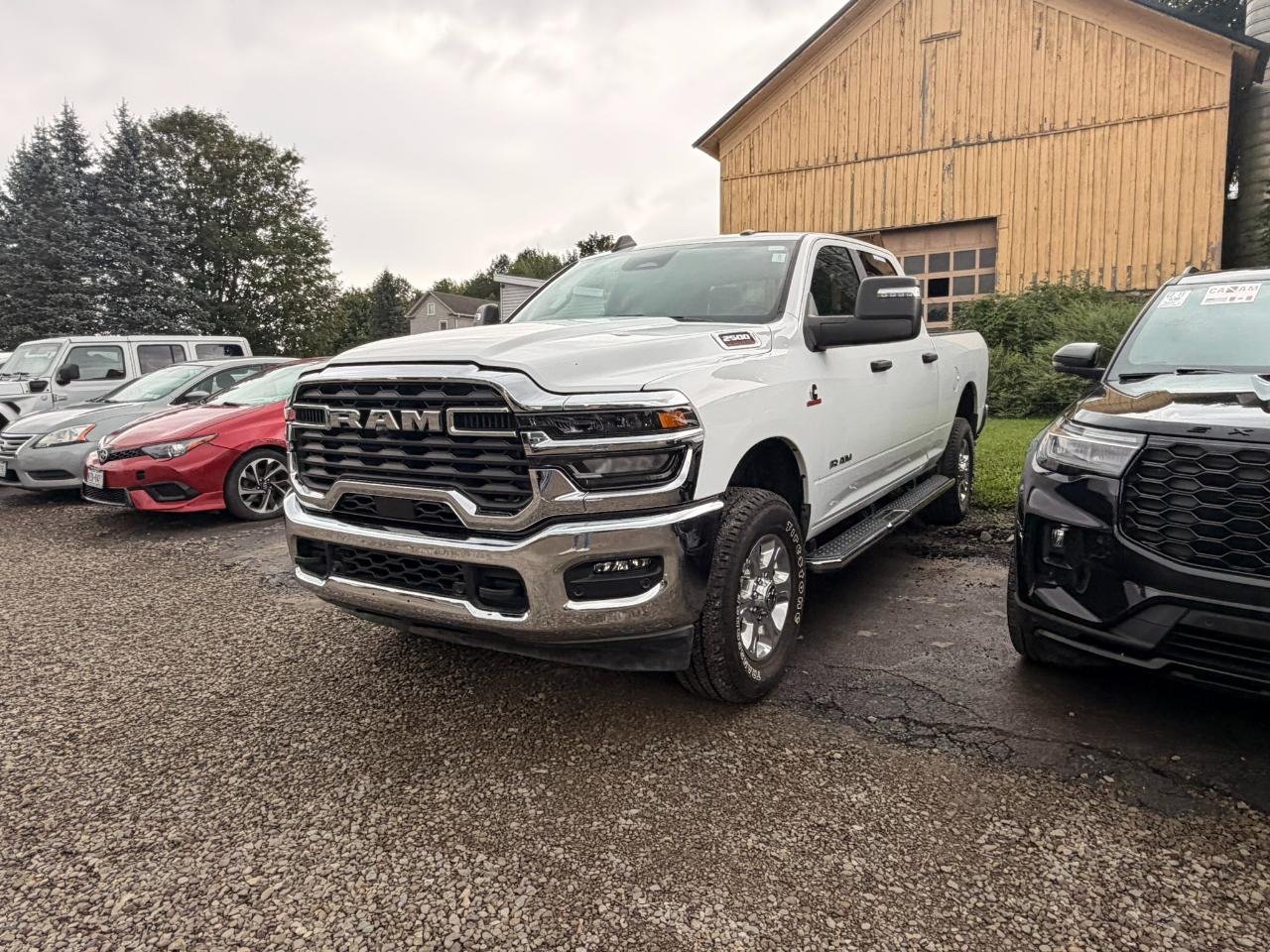RAM 2500 Big Horn Crew Cab 4WD 2025