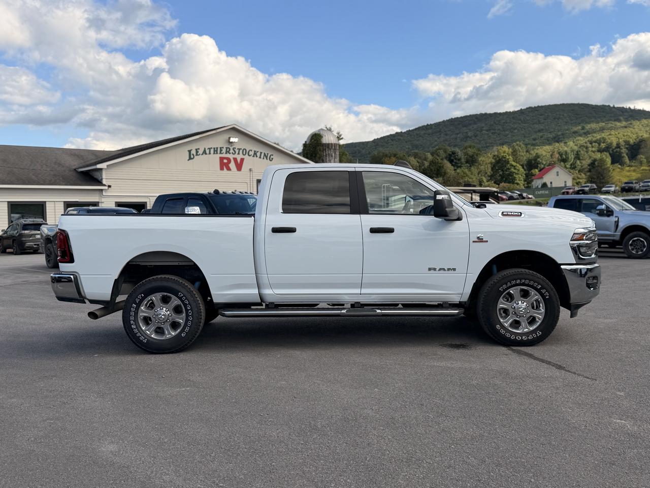 RAM 2500 Big Horn Crew Cab 4WD 2025
