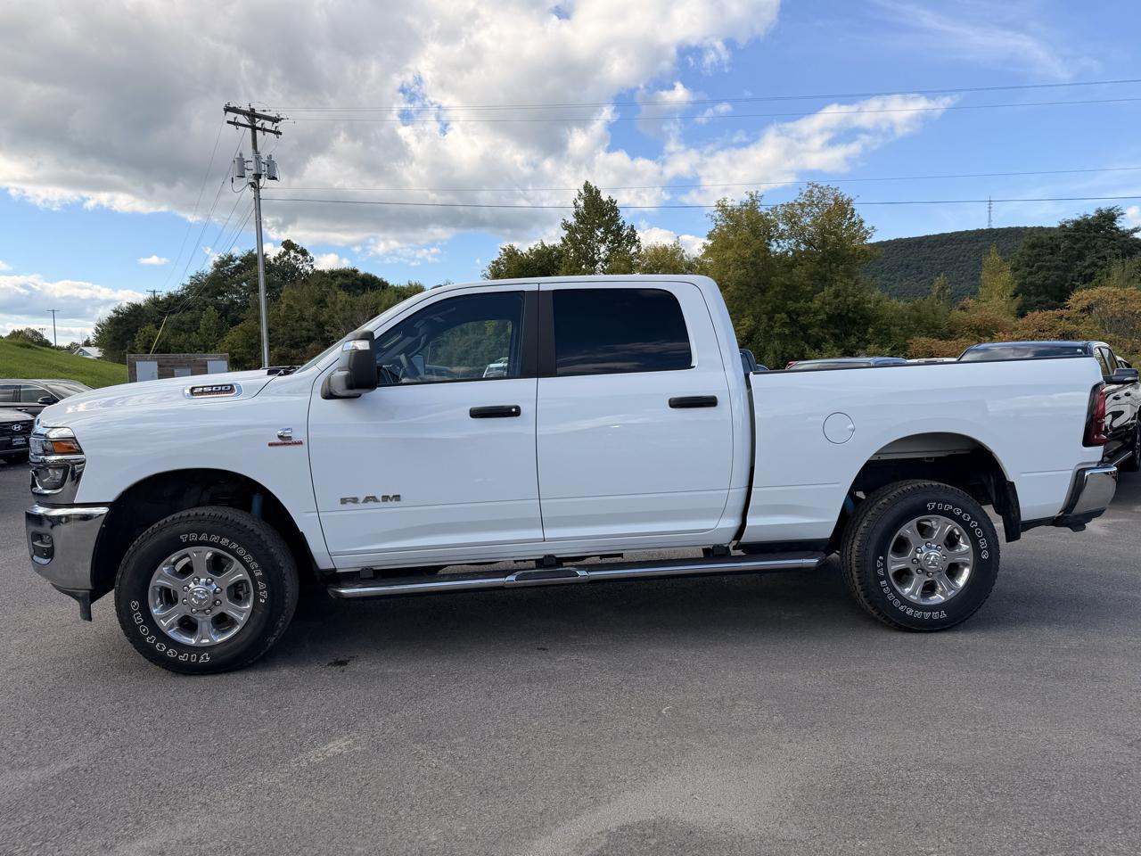 RAM 2500 Big Horn Crew Cab 4WD 2025