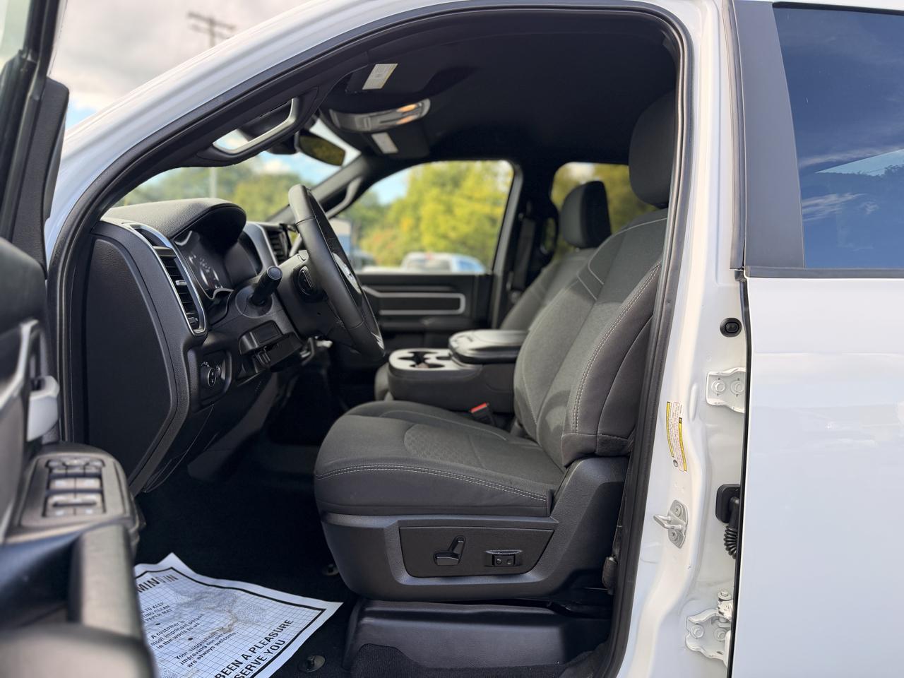 RAM 2500 Big Horn Crew Cab 4WD 2025
