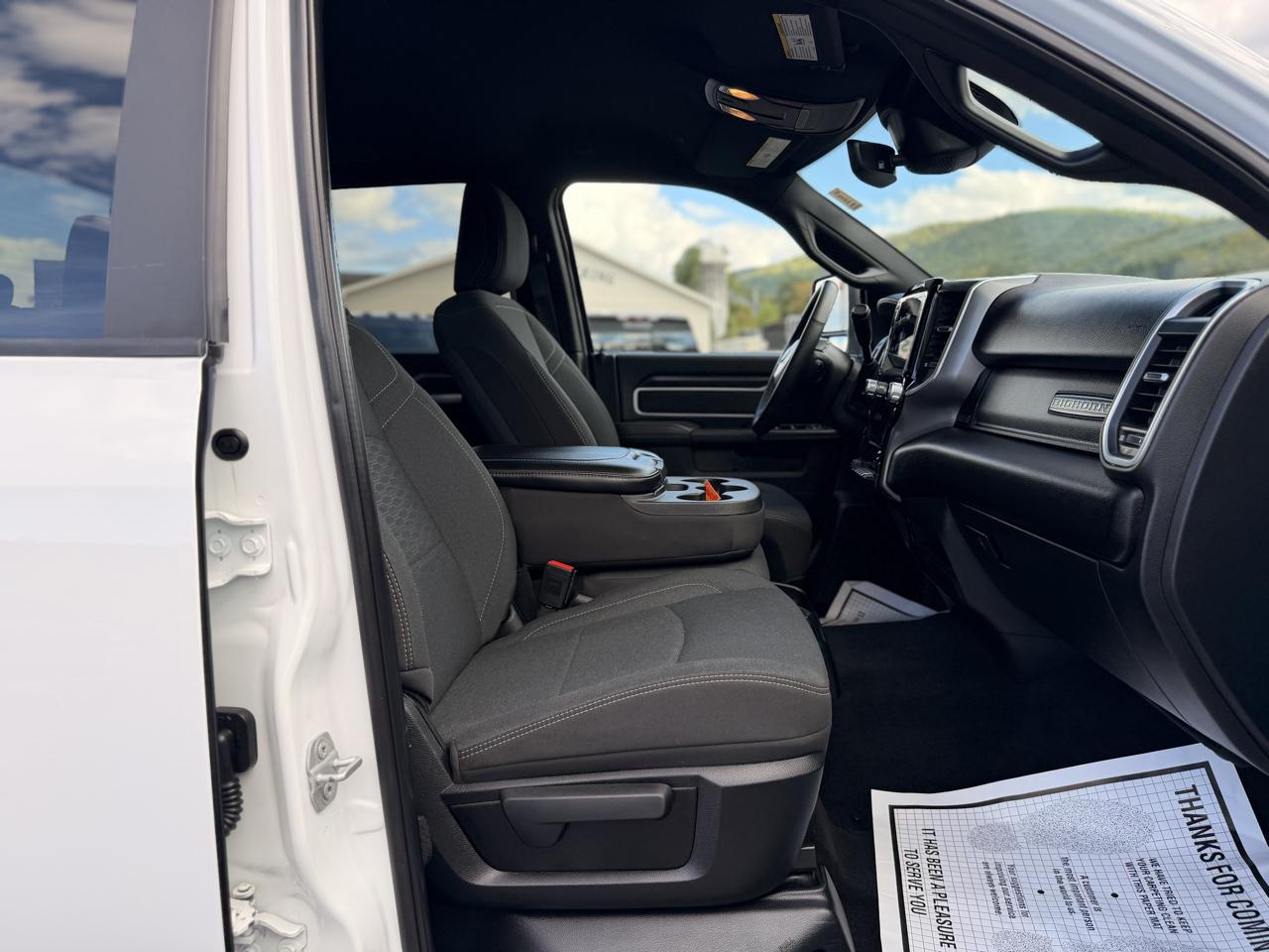 RAM 2500 Big Horn Crew Cab 4WD 2025