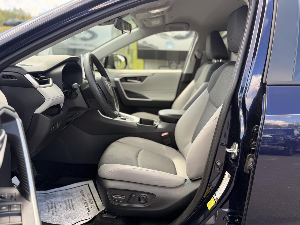 Toyota RAV4 Hybrid XLE 2025