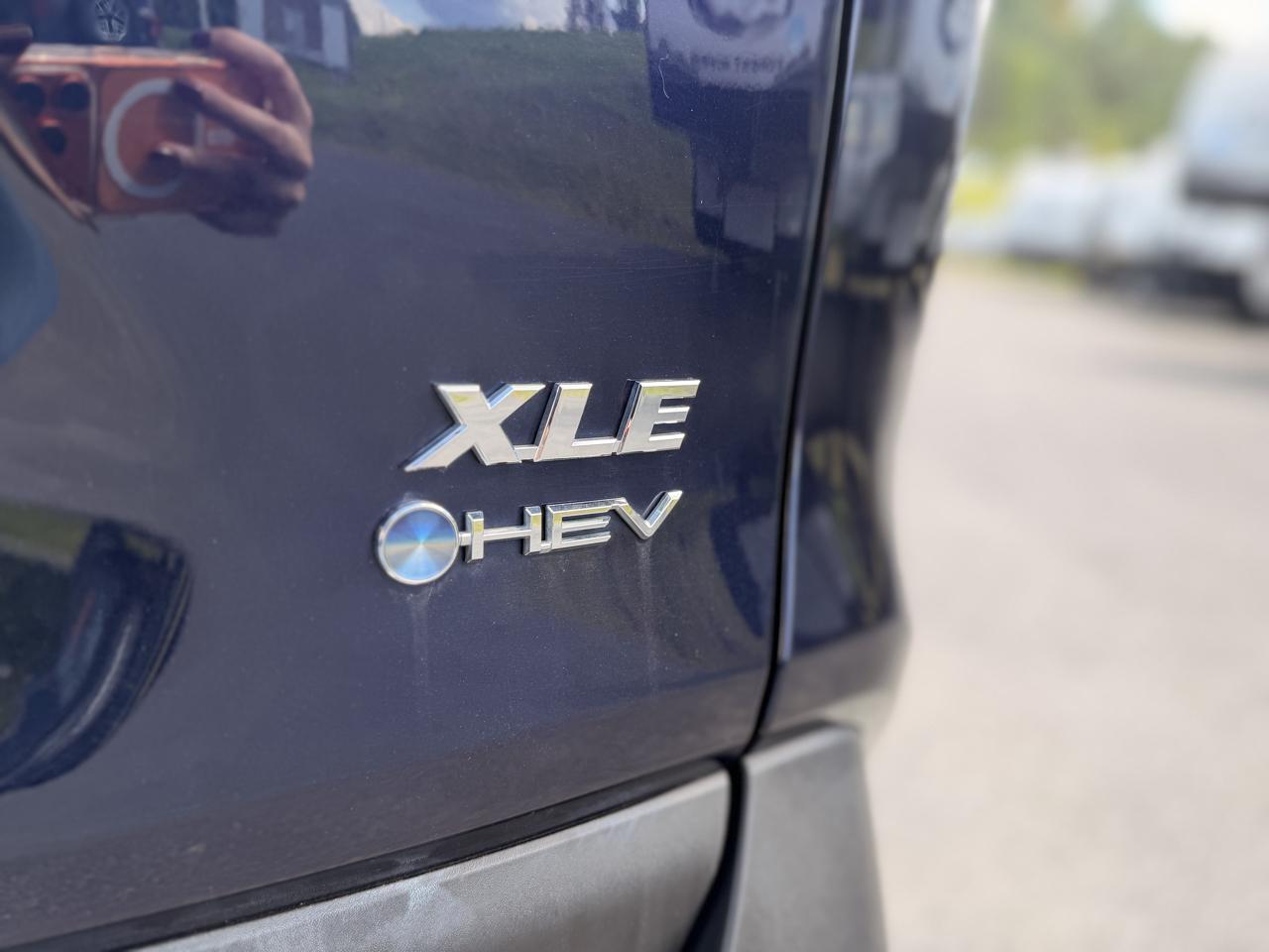Toyota RAV4 Hybrid XLE 2025