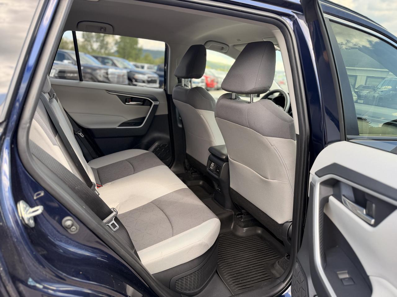 Toyota RAV4 Hybrid XLE 2025