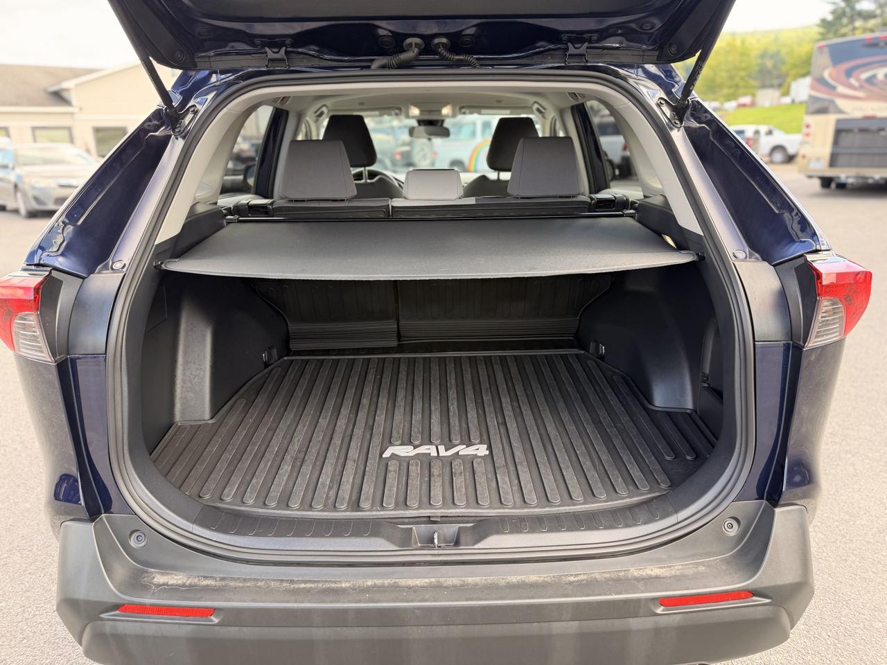 Toyota RAV4 Hybrid XLE 2025