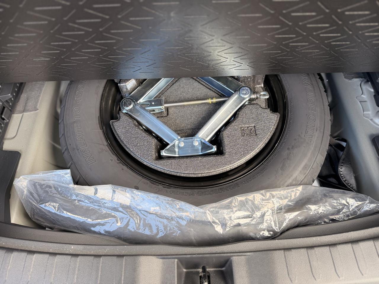Toyota RAV4 Hybrid XLE 2025