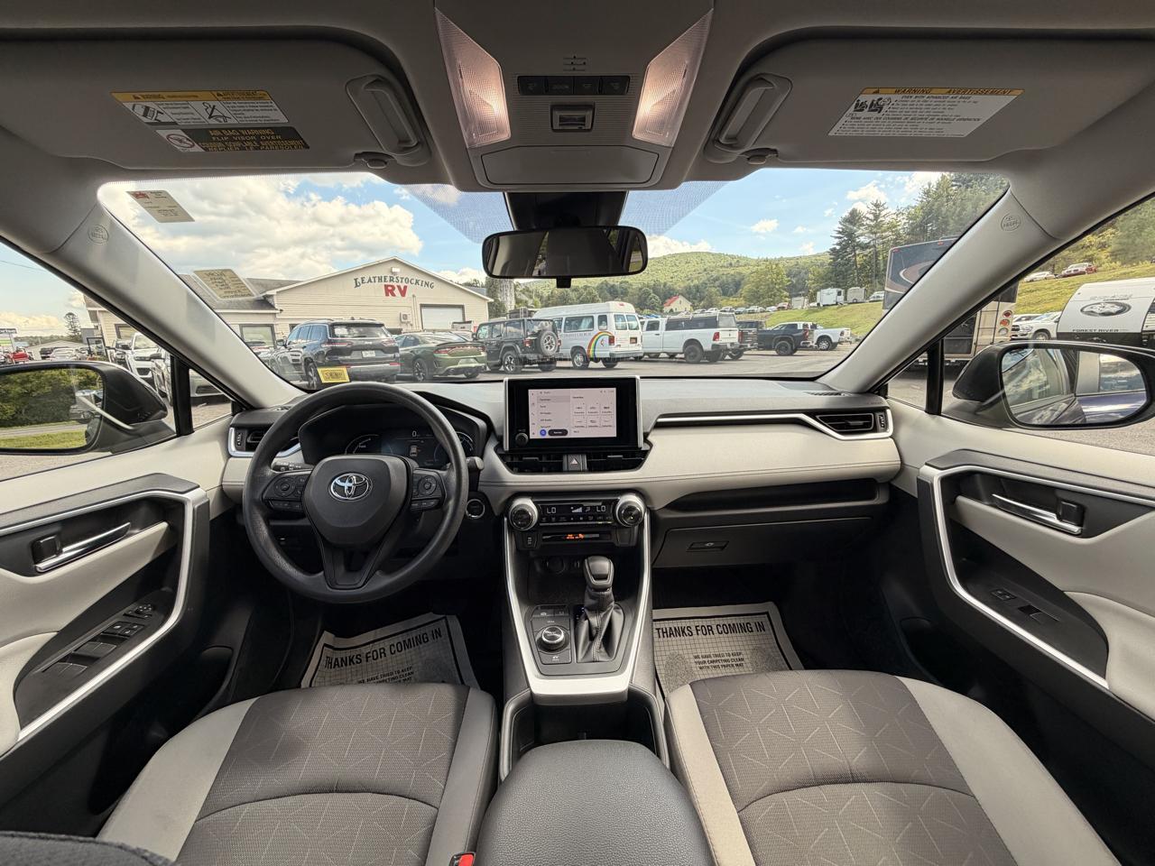 Toyota RAV4 Hybrid XLE 2025