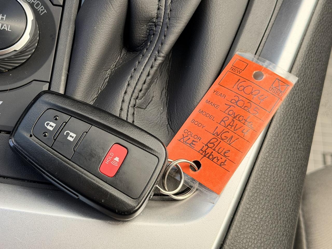 Toyota RAV4 Hybrid XLE 2025