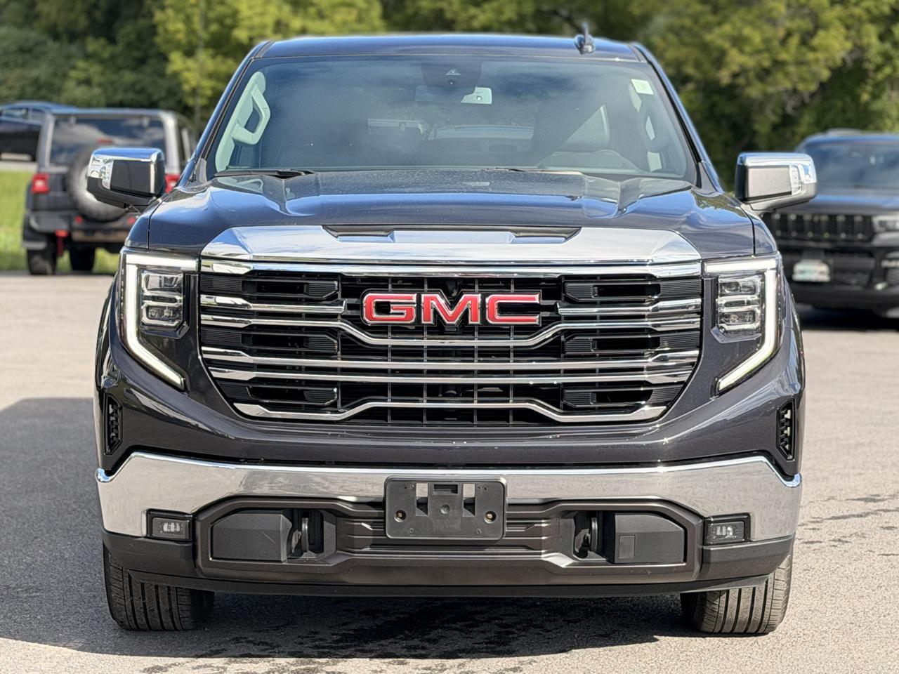 GMC Sierra 1500 SLT Crew Cab 4WD 2026