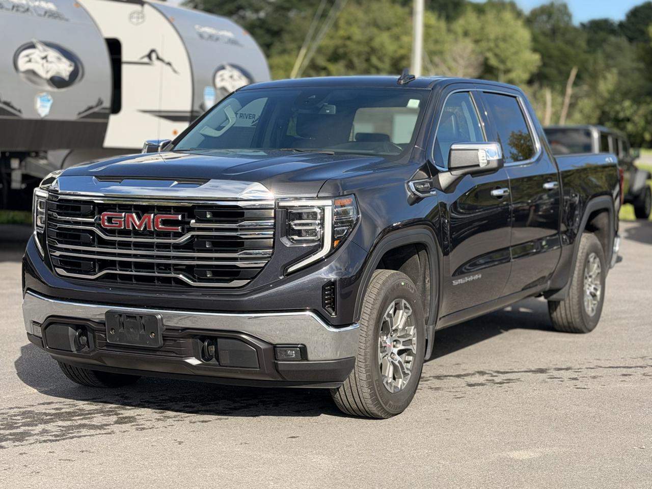 GMC Sierra 1500 SLT Crew Cab 4WD 2026