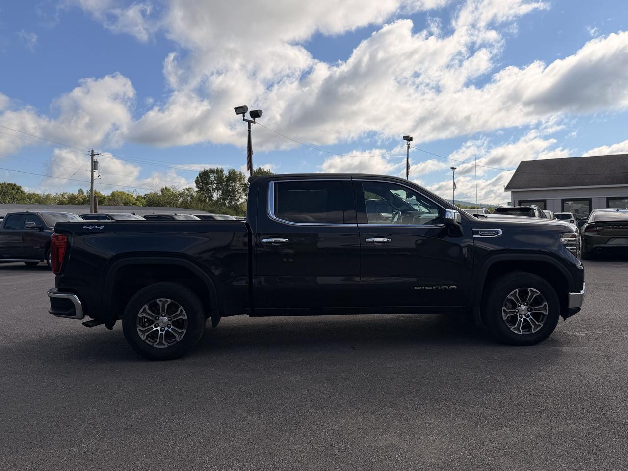 GMC Sierra 1500 SLT Crew Cab 4WD 2026