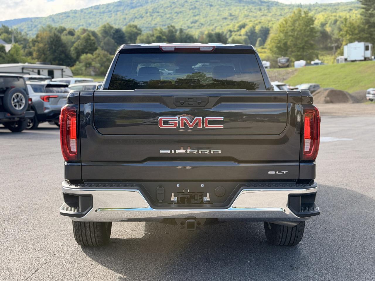 GMC Sierra 1500 SLT Crew Cab 4WD 2026