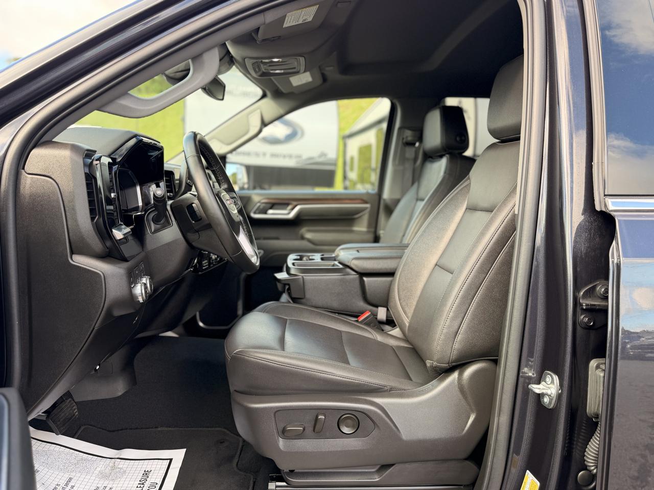 GMC Sierra 1500 SLT Crew Cab 4WD 2026