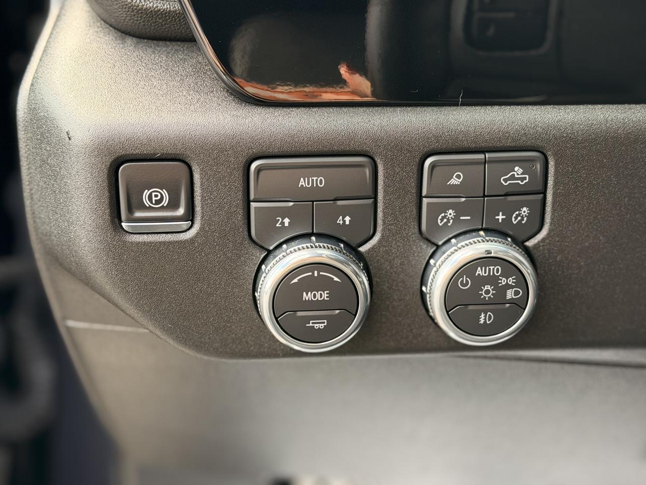 GMC Sierra 1500 SLT Crew Cab 4WD 2026