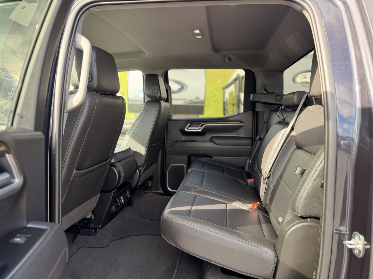 GMC Sierra 1500 SLT Crew Cab 4WD 2026