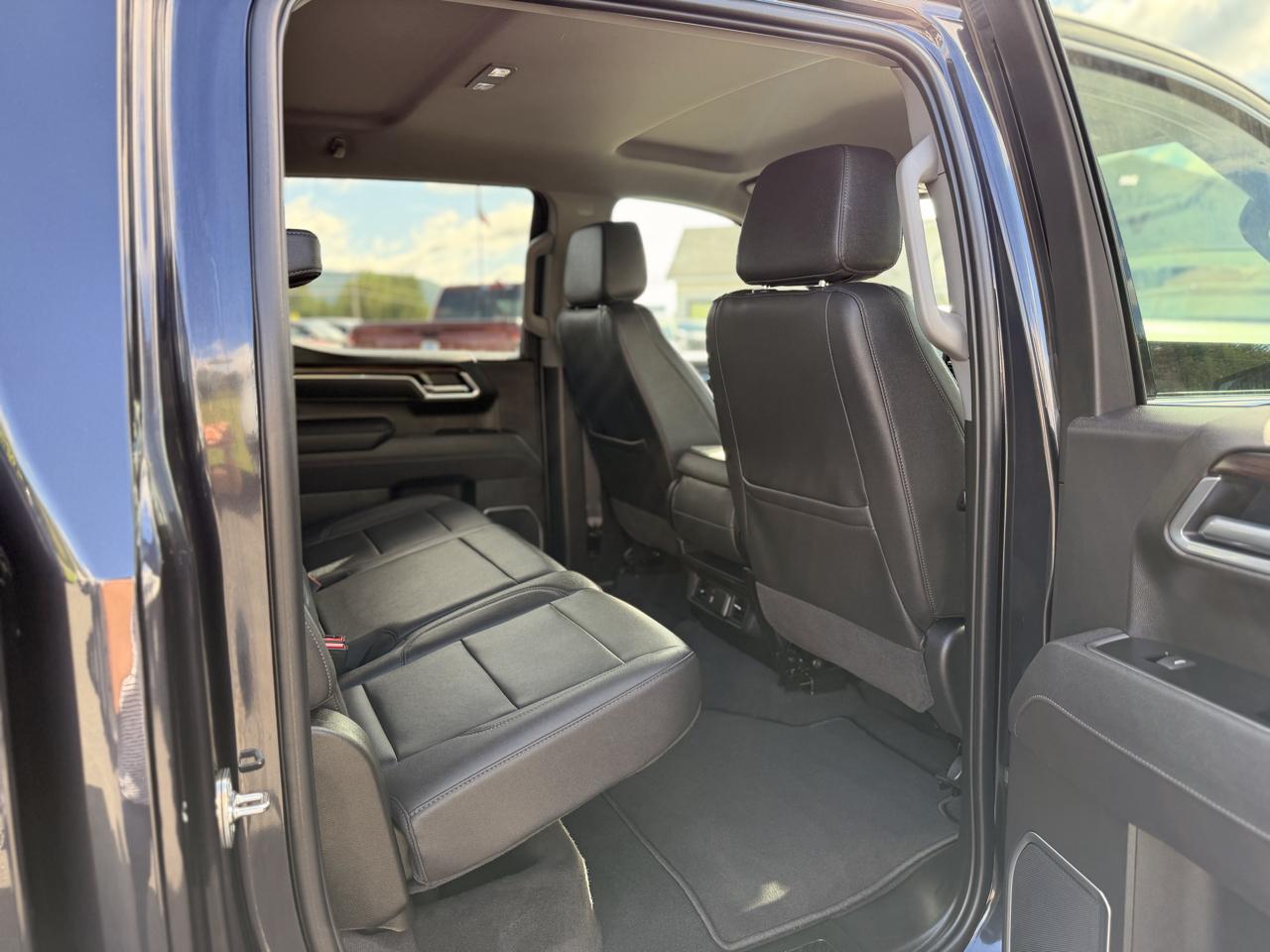 GMC Sierra 1500 SLT Crew Cab 4WD 2026