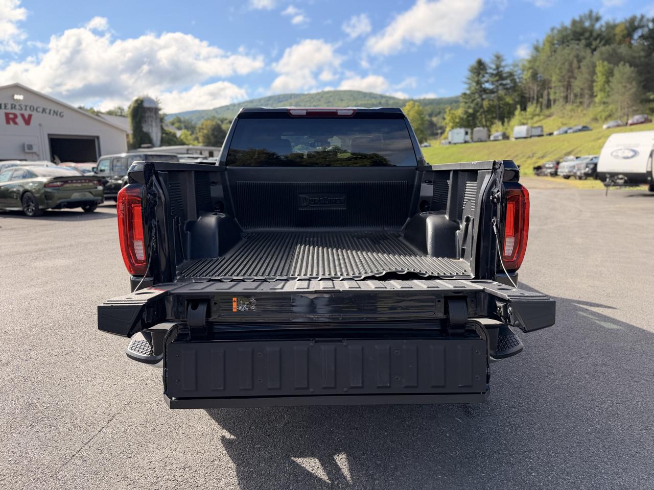 GMC Sierra 1500 SLT Crew Cab 4WD 2026