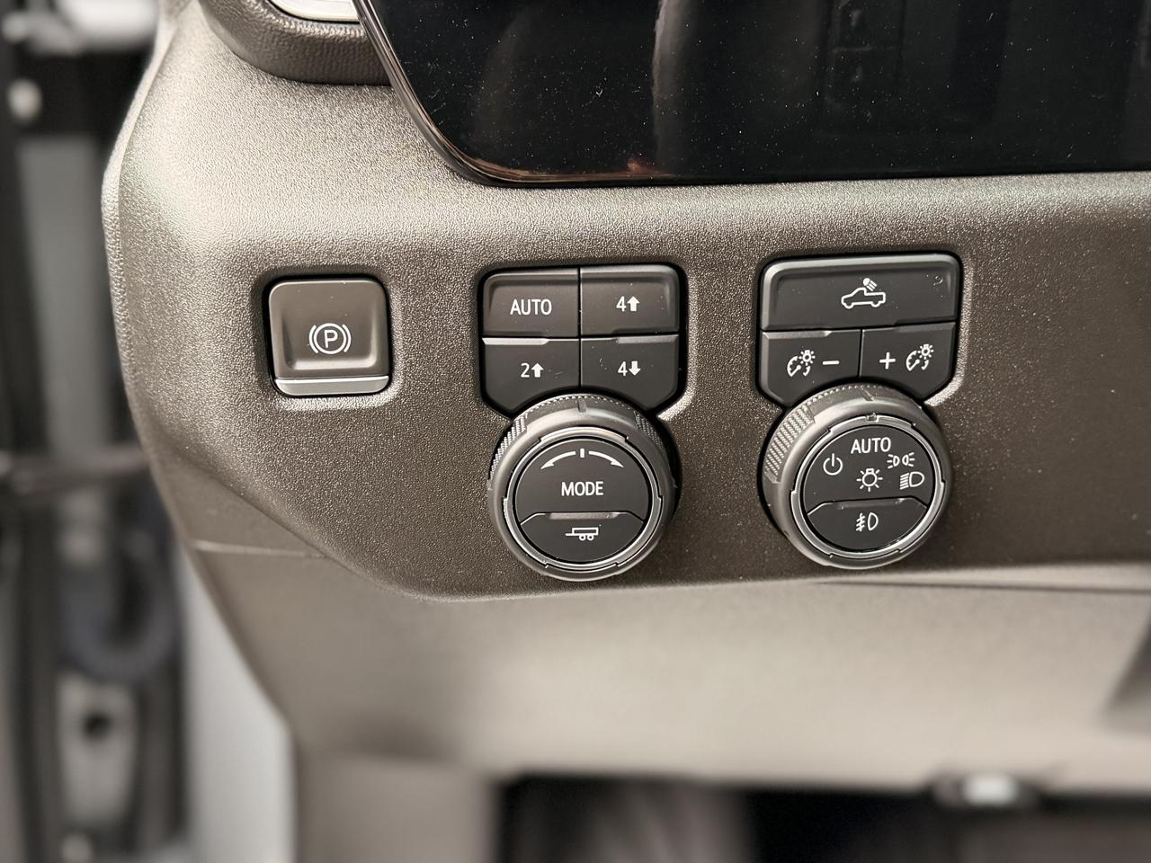 Chevrolet Silverado 1500 RST Crew Cab 4WD 2024