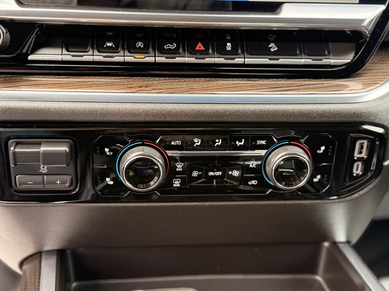 Chevrolet Silverado 1500 RST Crew Cab 4WD 2024