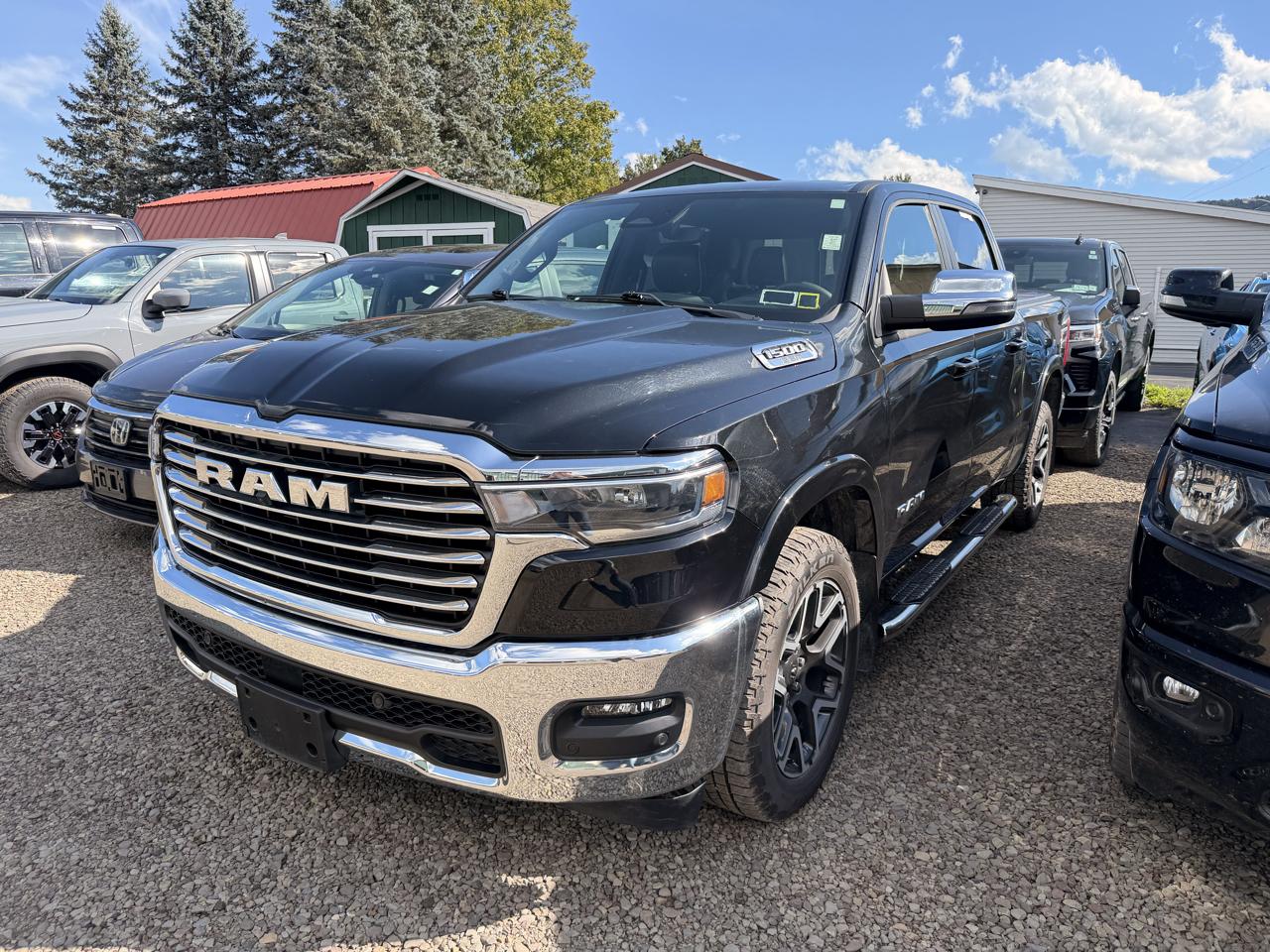 RAM 1500 Laramie Crew Cab SWB 4WD 2025
