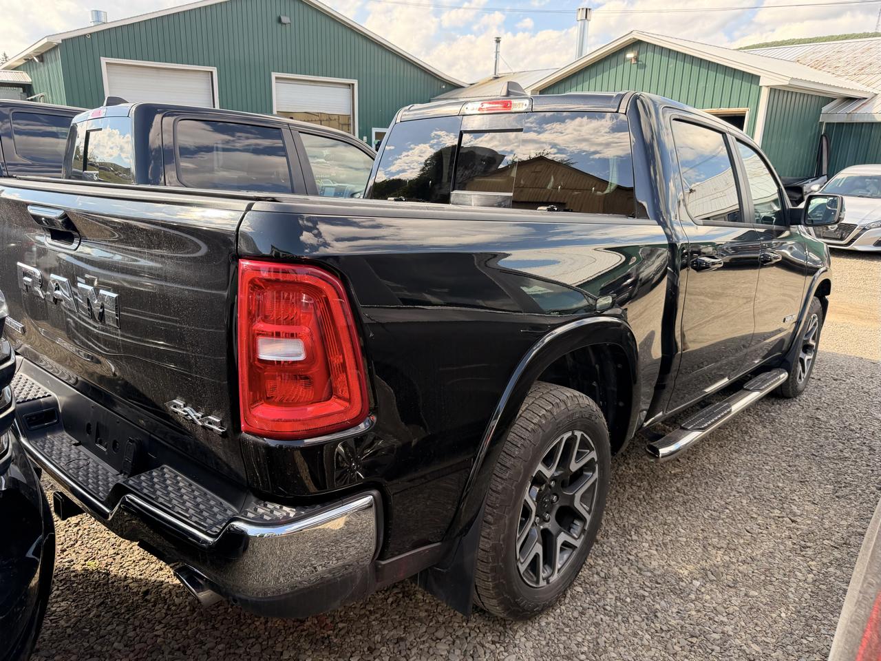 RAM 1500 Laramie Crew Cab SWB 4WD 2025
