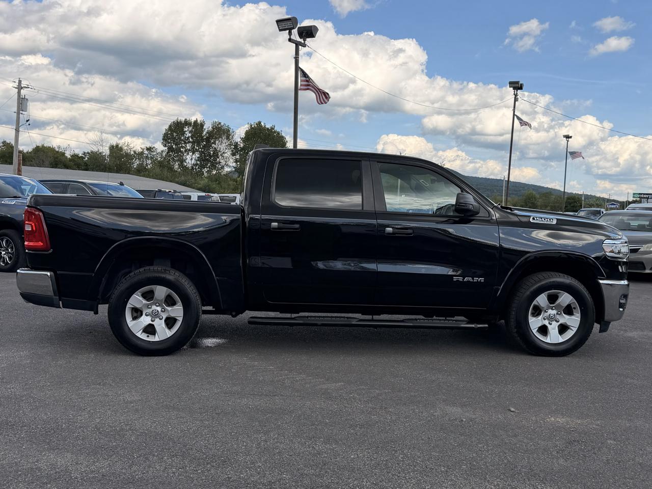 RAM 1500 Big Horn Crew Cab SWB 4WD 2025