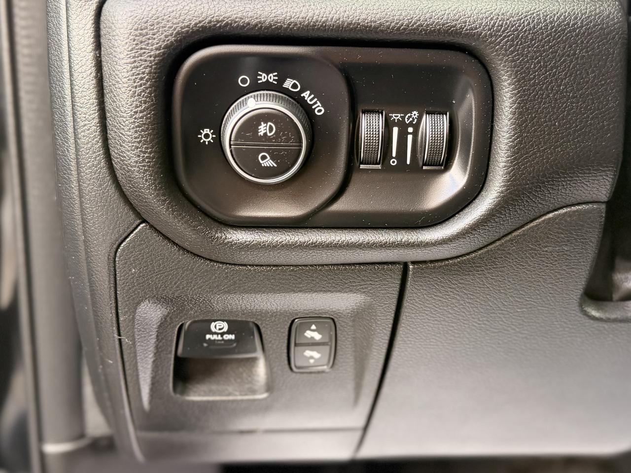 RAM 1500 Big Horn Crew Cab SWB 4WD 2025