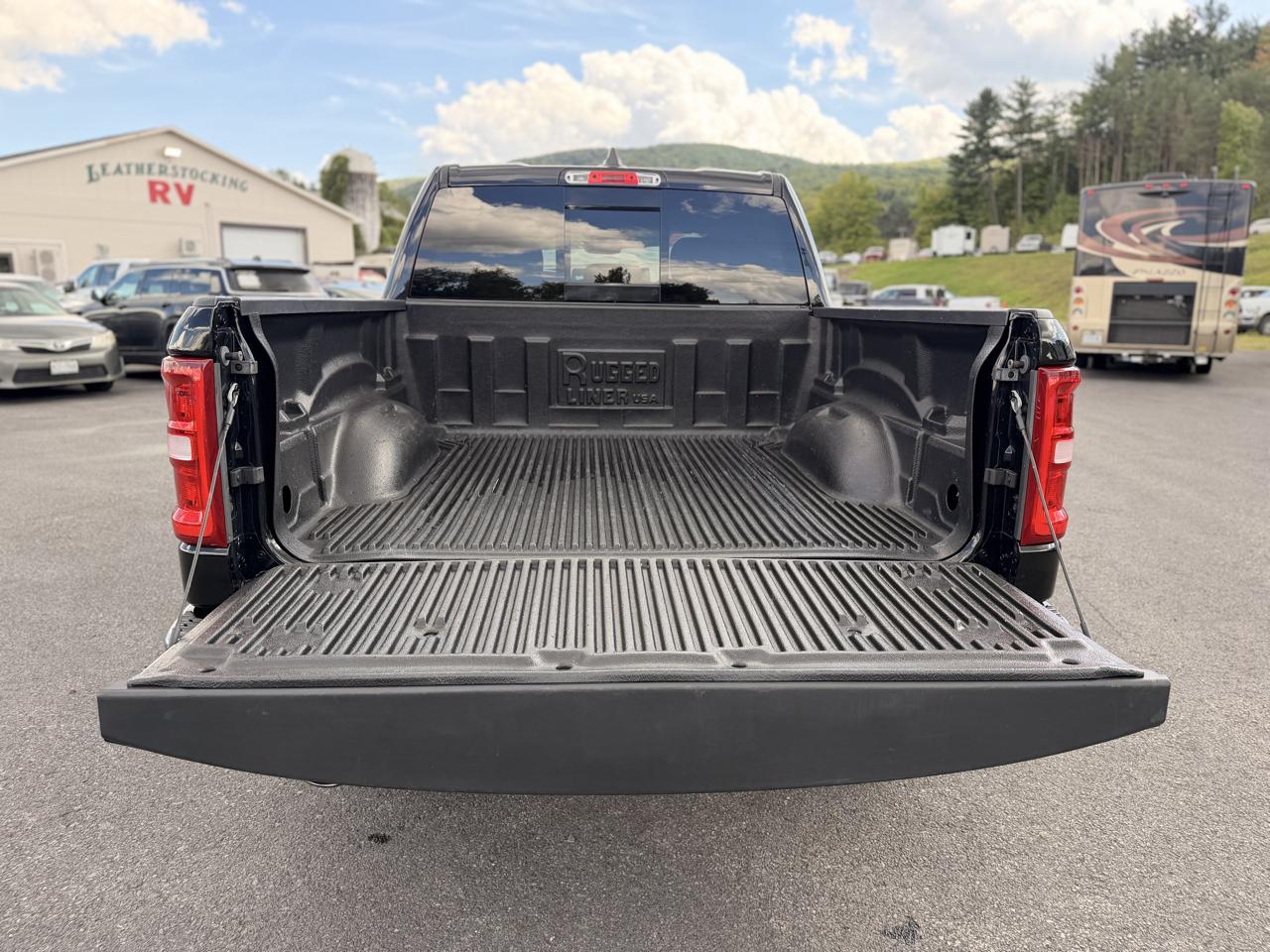 RAM 1500 Big Horn Crew Cab SWB 4WD 2025
