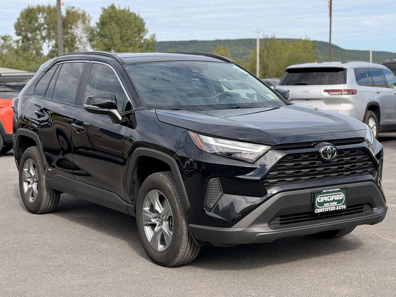Toyota RAV4 Hybrid XLE 2025