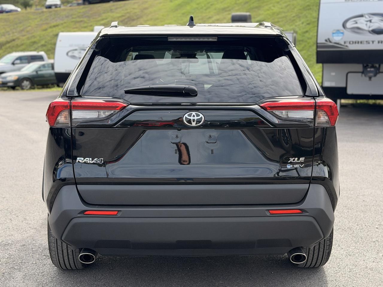 Toyota RAV4 Hybrid XLE 2025