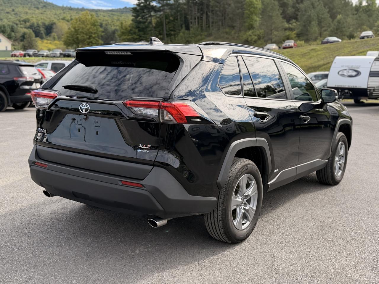 Toyota RAV4 Hybrid XLE 2025