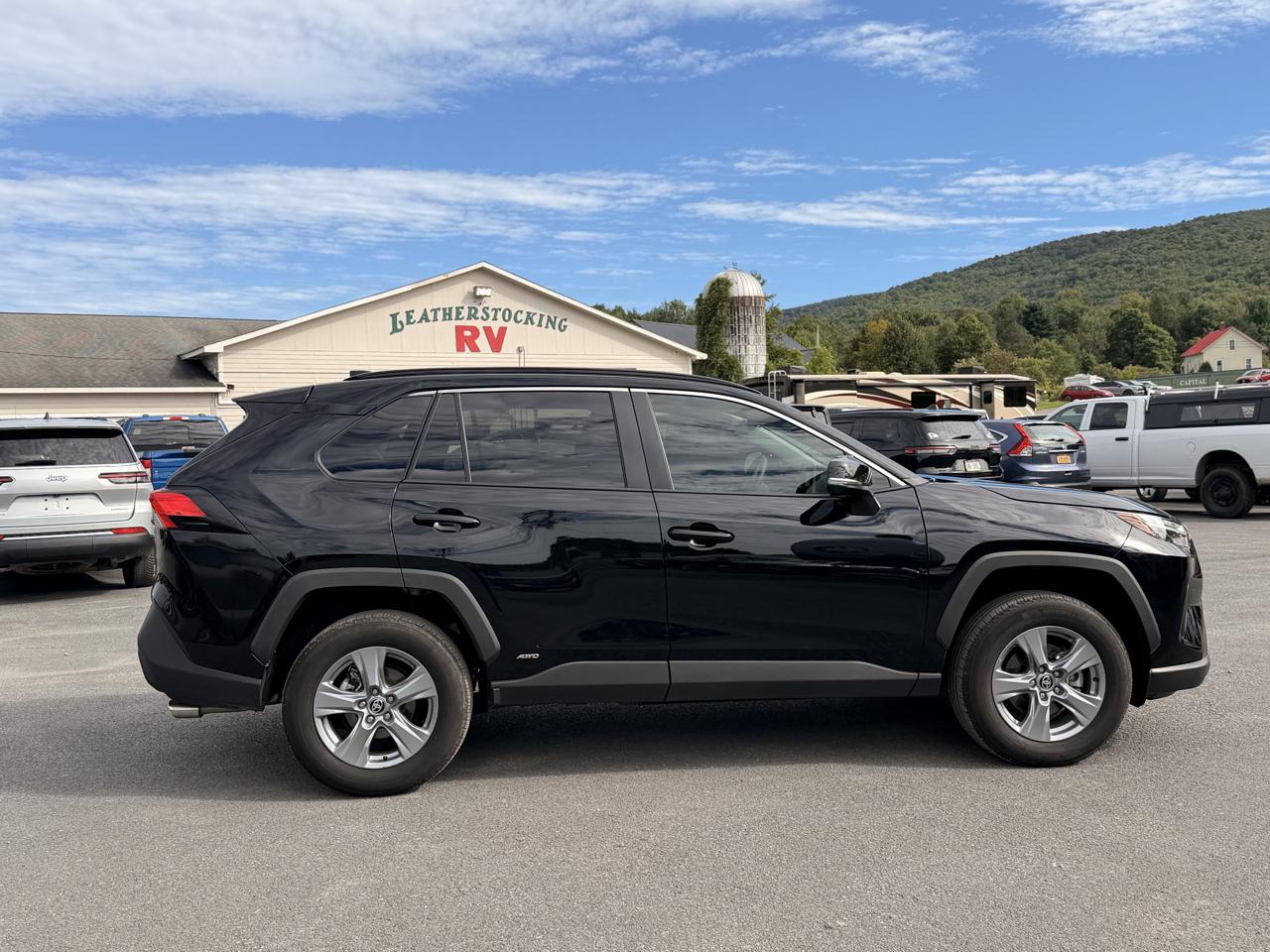 Toyota RAV4 Hybrid XLE 2025