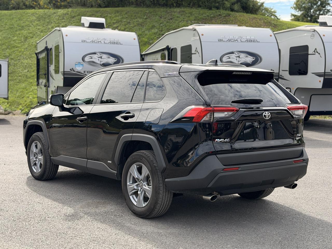 Toyota RAV4 Hybrid XLE 2025