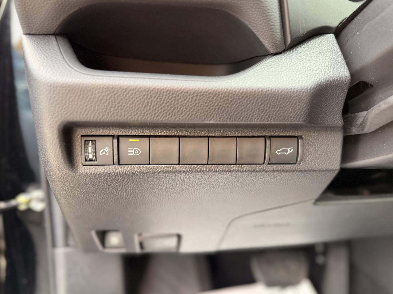 Toyota RAV4 Hybrid XLE 2025