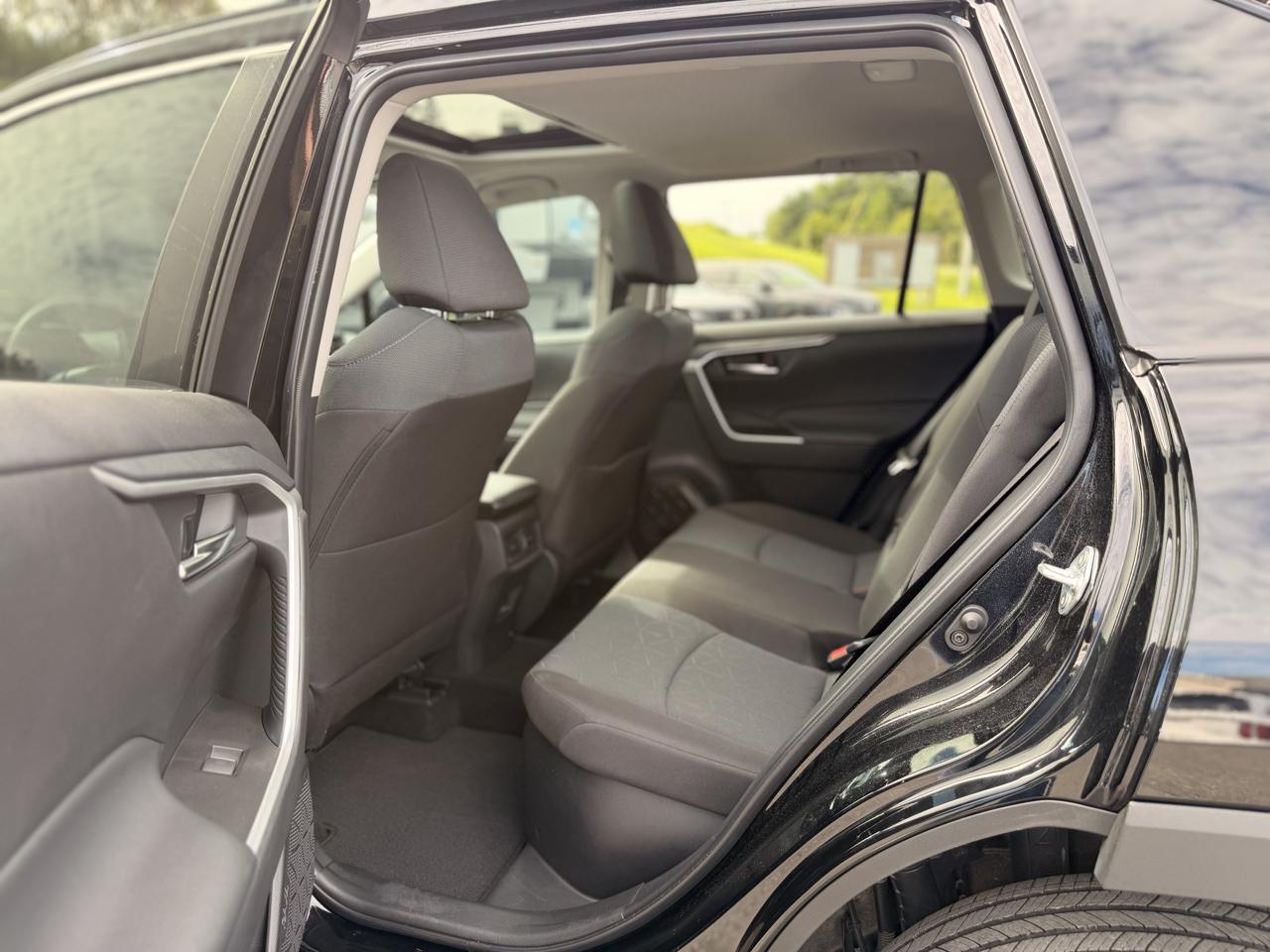 Toyota RAV4 Hybrid XLE 2025