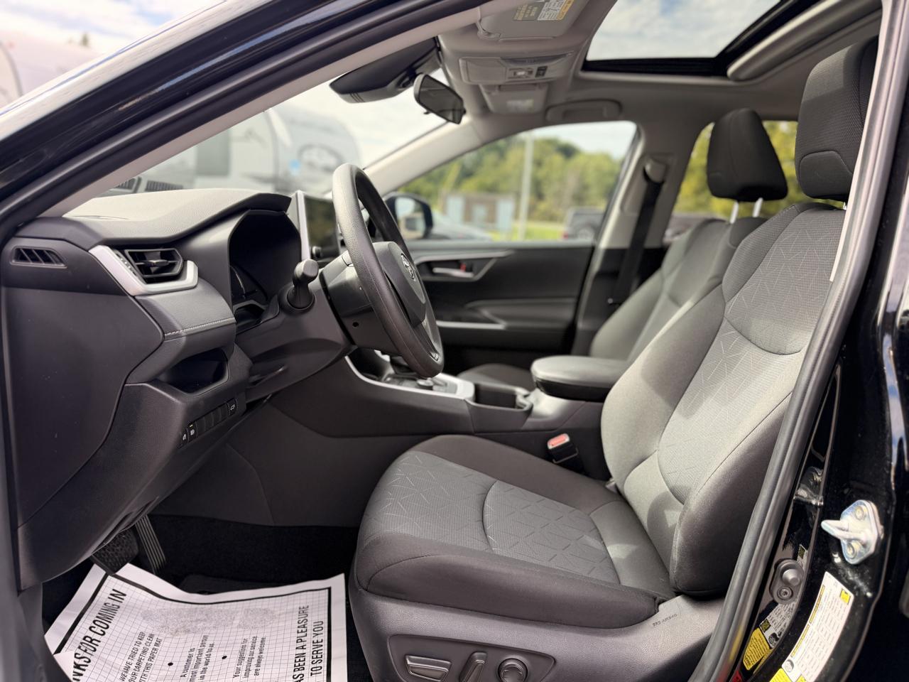 Toyota RAV4 Hybrid XLE 2025