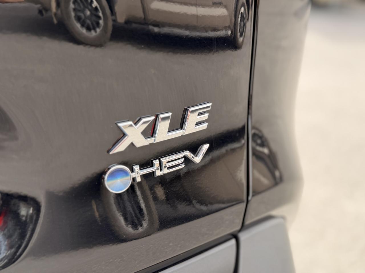 Toyota RAV4 Hybrid XLE 2025