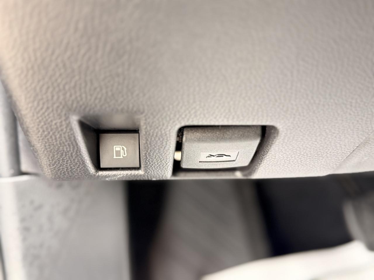 Toyota RAV4 Hybrid XLE 2025