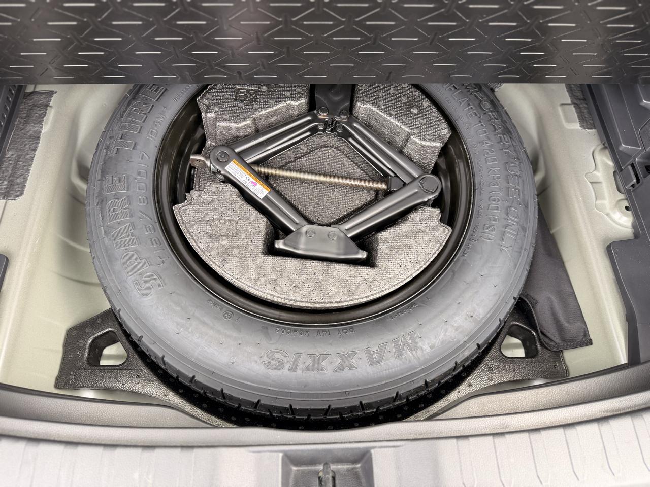 Toyota RAV4 Hybrid XLE 2025