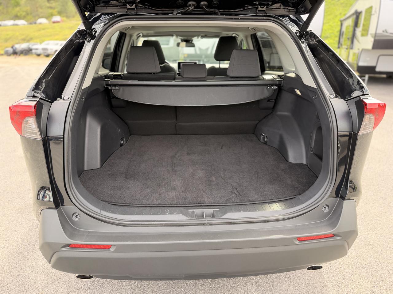 Toyota RAV4 Hybrid XLE 2025