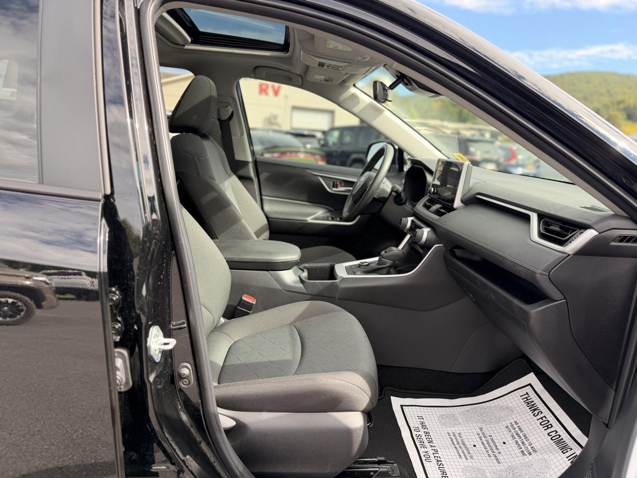 Toyota RAV4 Hybrid XLE 2025