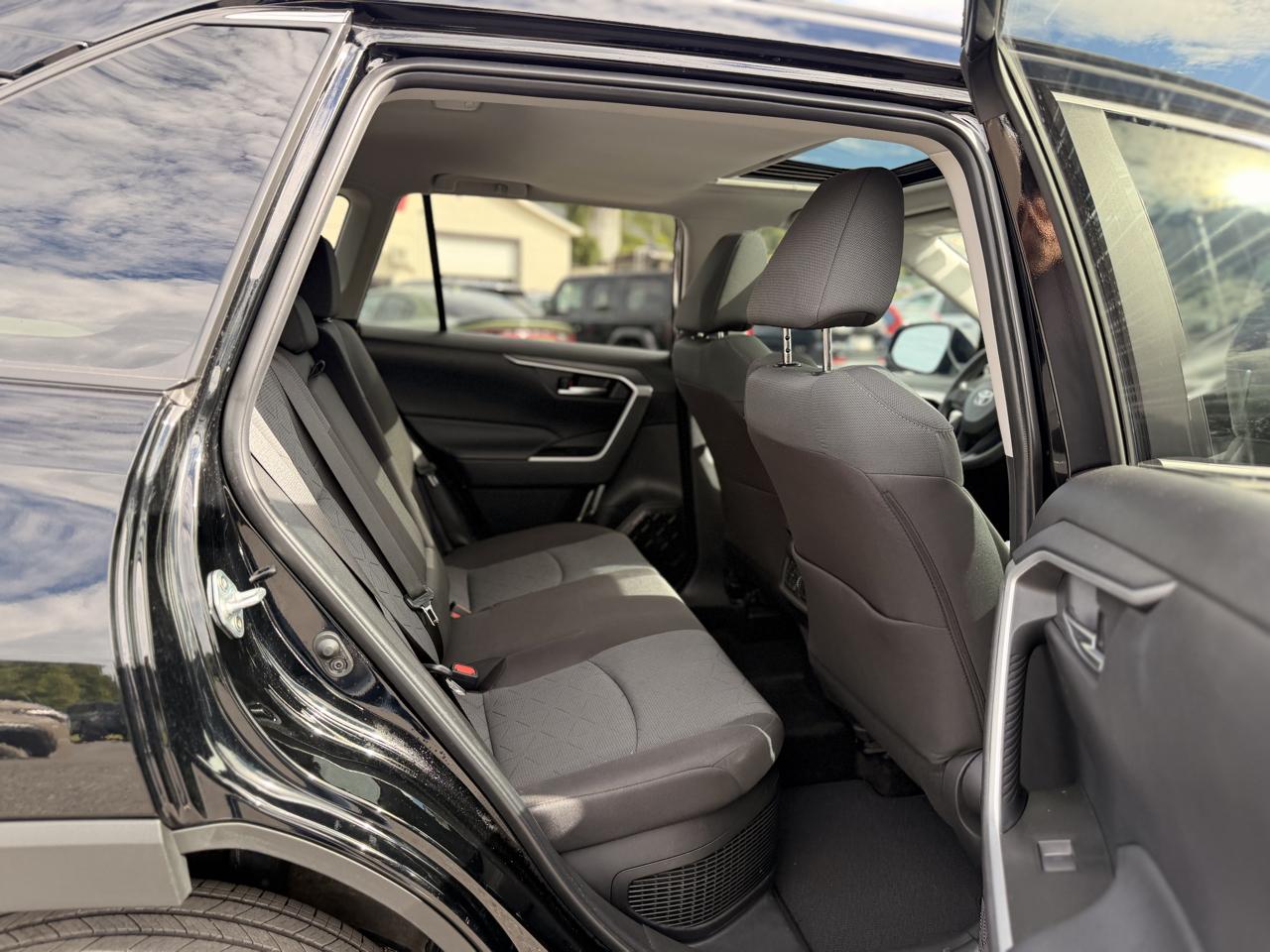 Toyota RAV4 Hybrid XLE 2025