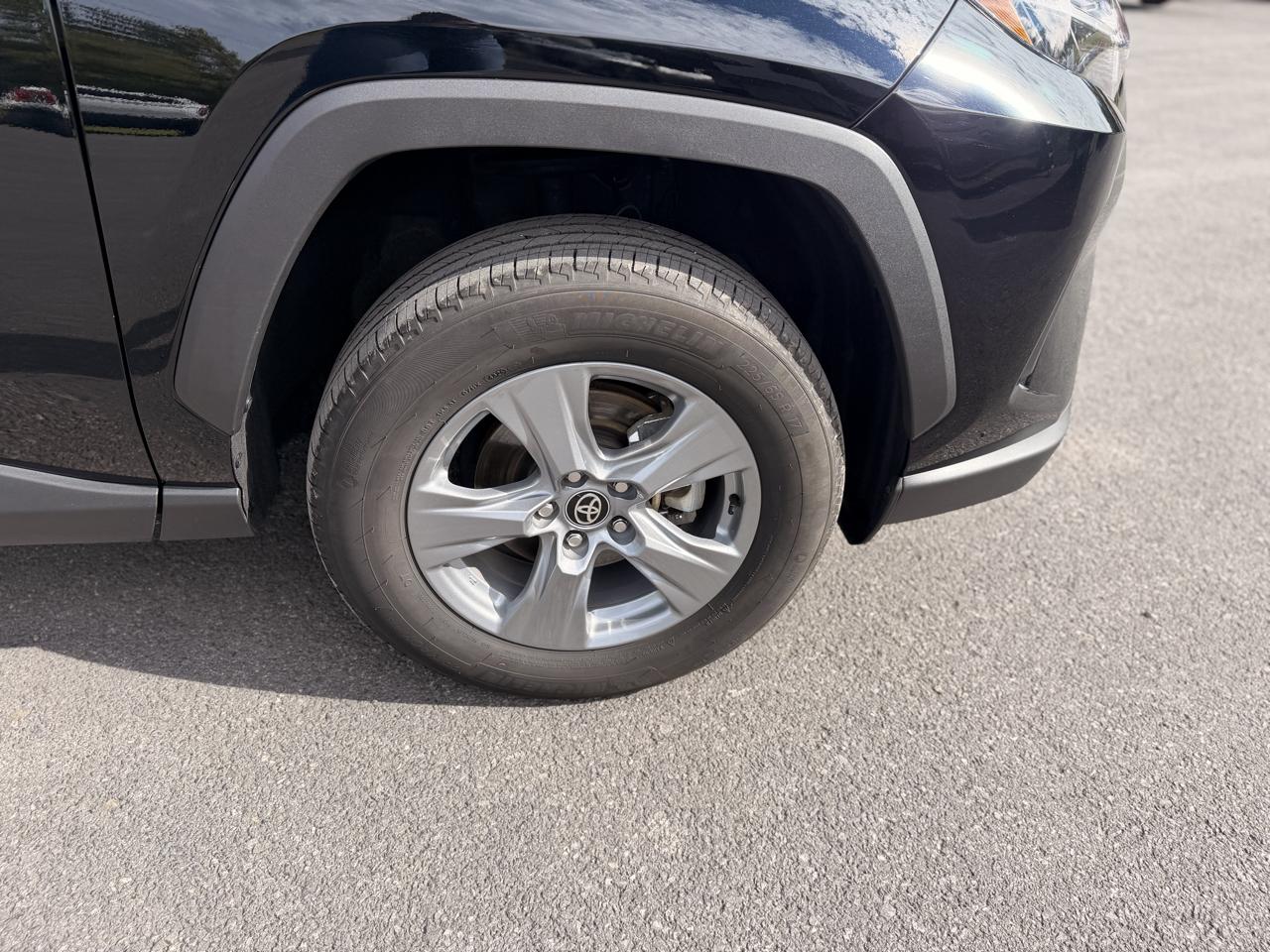 Toyota RAV4 Hybrid XLE 2025
