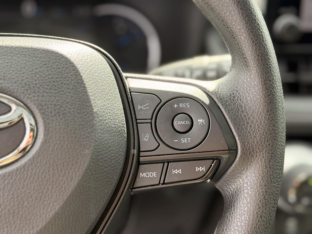 Toyota RAV4 Hybrid XLE 2025