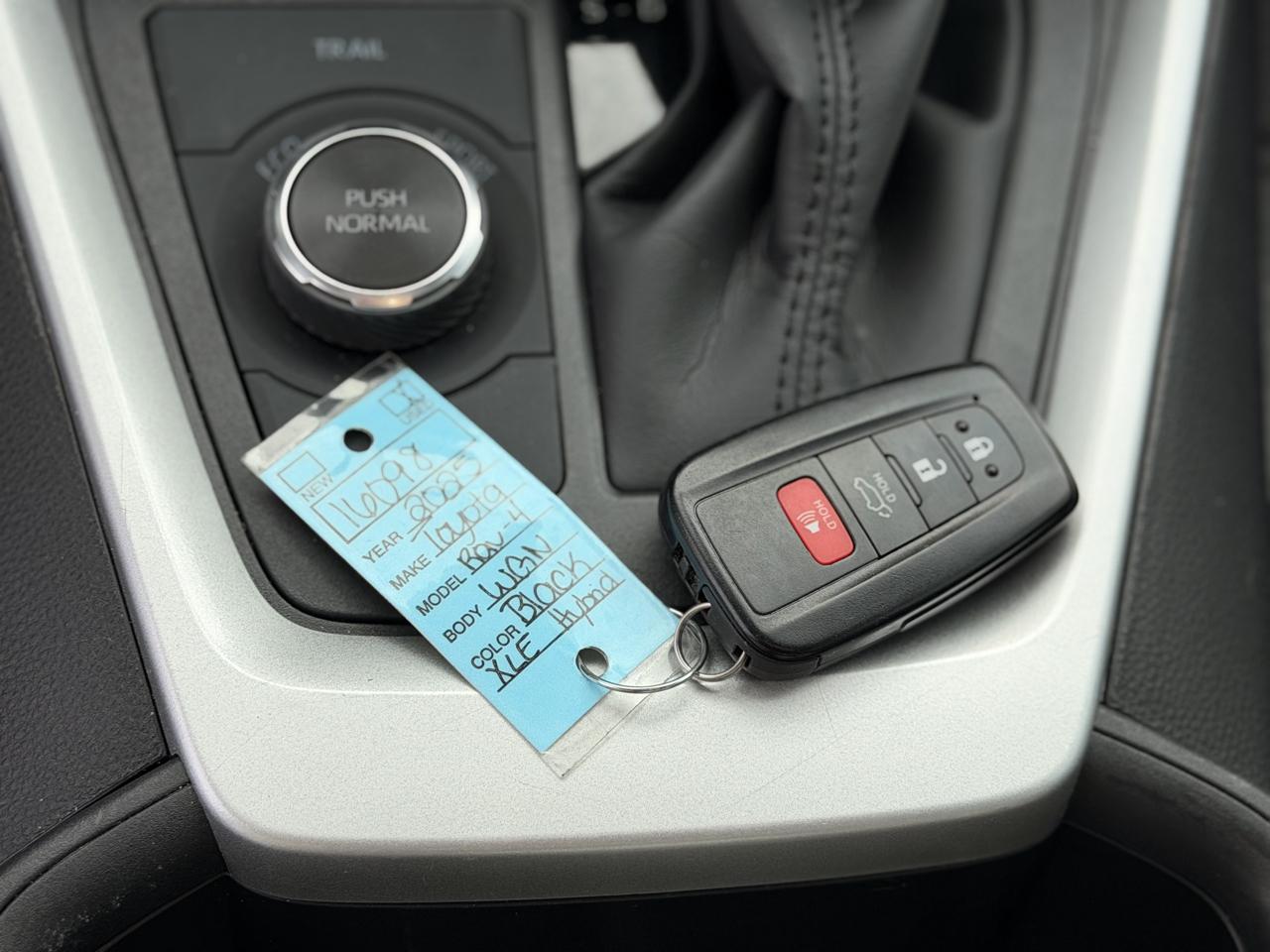Toyota RAV4 Hybrid XLE 2025