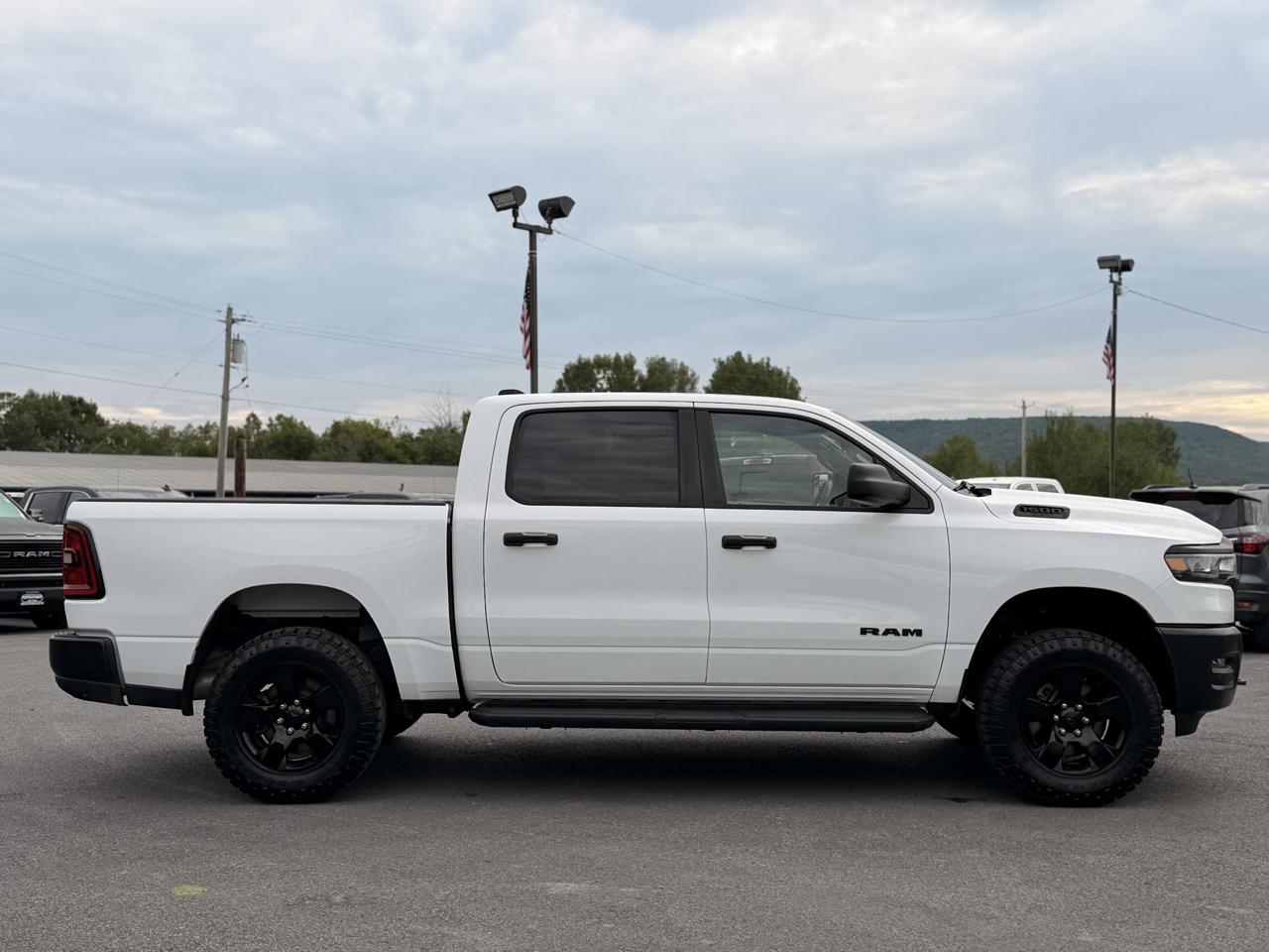 RAM 1500 Tradesman Crew Cab SWB 4WD 2025