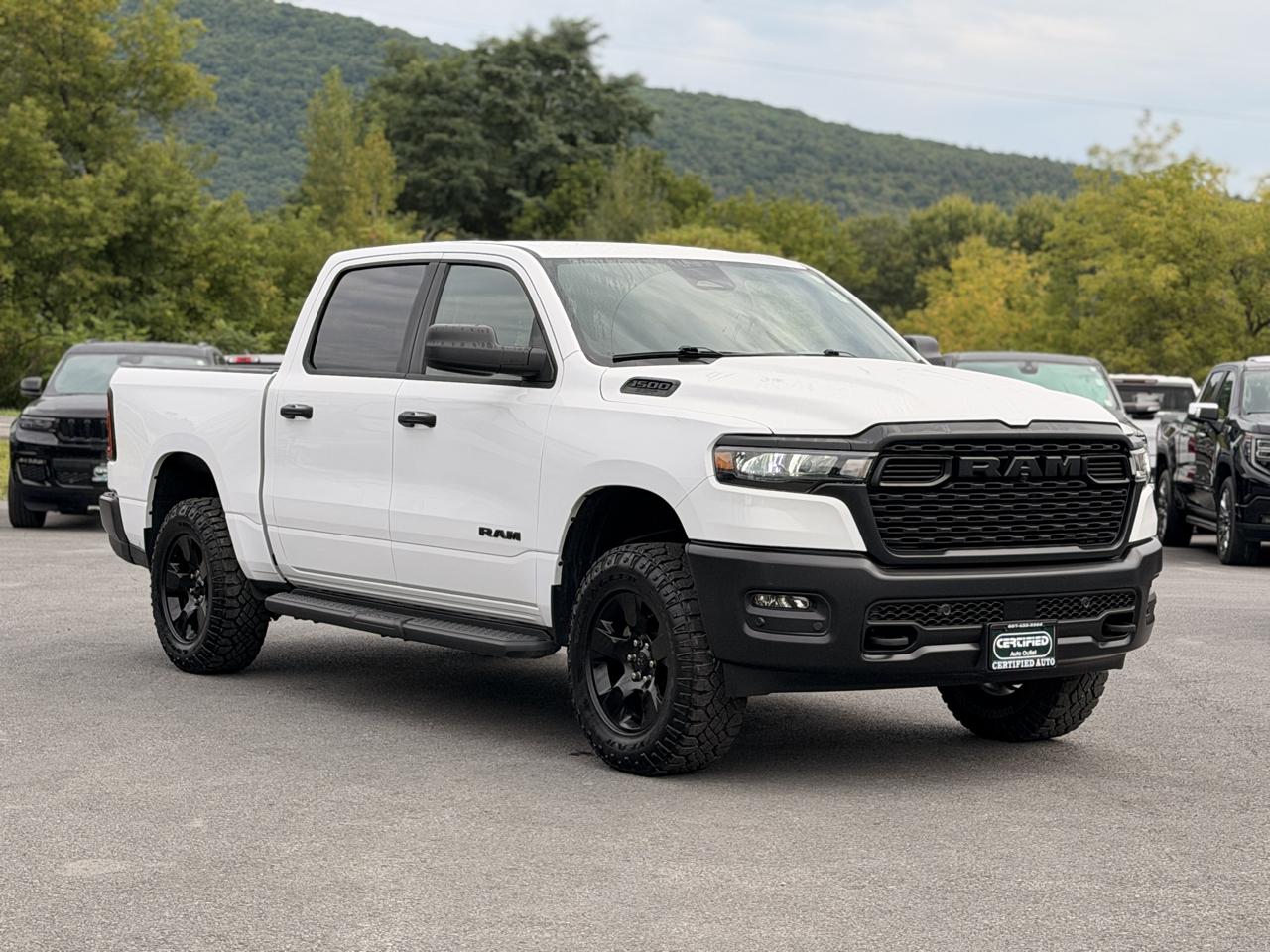 RAM 1500 Tradesman Crew Cab SWB 4WD 2025
